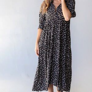 Natural Life Medium Rebecca Black and White Floral Midi Dress